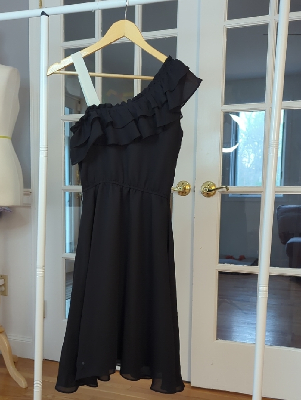 Soda Blu Black One-Shoulder Ruffle Cocktail Dress - Picture 7 of 8
